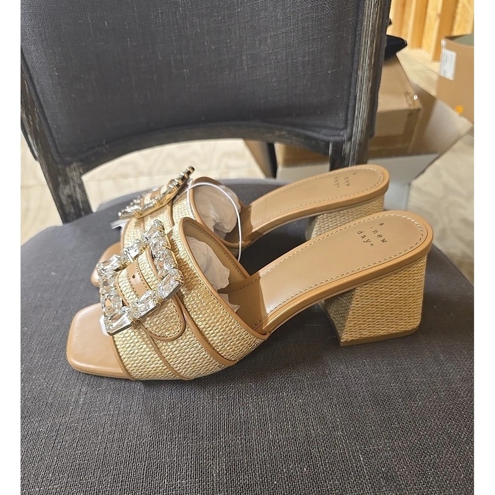 Women's A New Day Size 6 Kathleen Ornamented Block Heels Memory Foam Insole - Picture 3 of 4